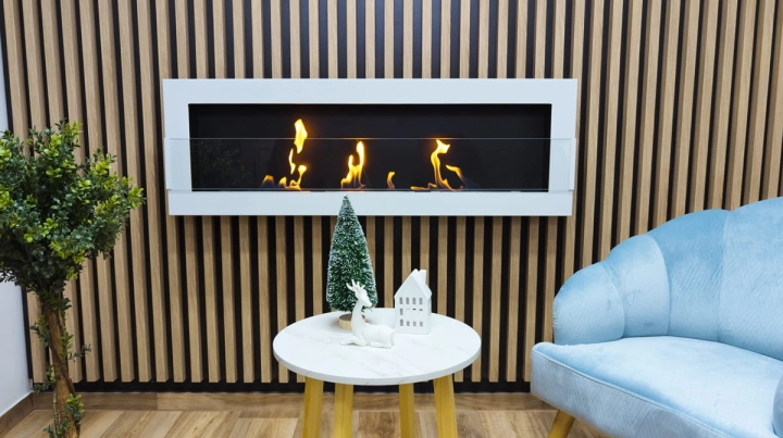 1200-Biokominek 1200x400 biały połysk z szybą aranżacja święta.jpg